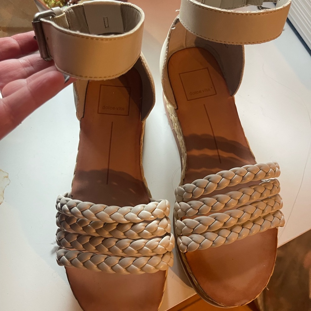 Women’s woven sandals